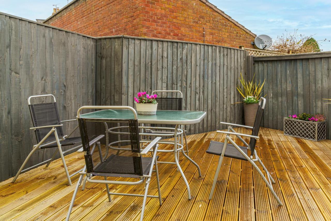 Private Deck With Newly Refurbished Flat Attached! Lägenhet Cirencester Exteriör bild