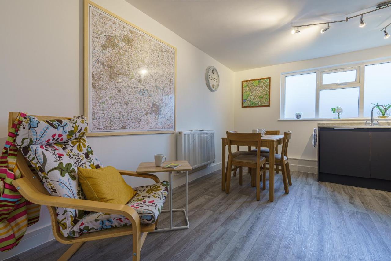 Private Deck With Newly Refurbished Flat Attached! Lägenhet Cirencester Exteriör bild