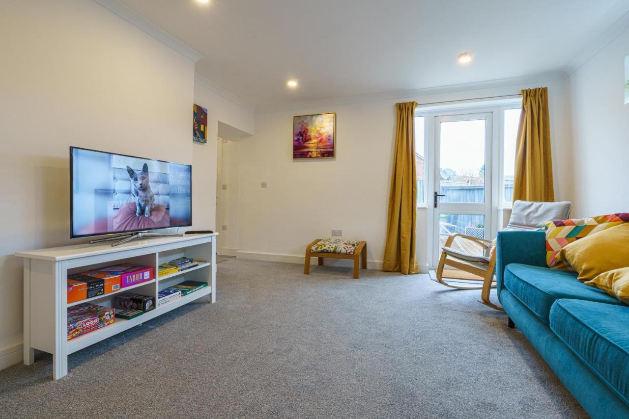 Private Deck With Newly Refurbished Flat Attached! Lägenhet Cirencester Exteriör bild