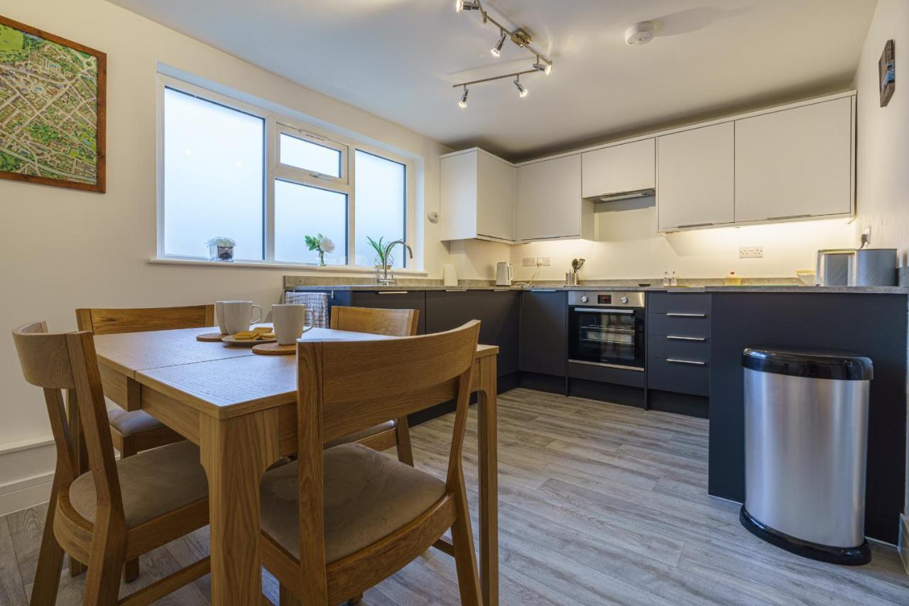 Private Deck With Newly Refurbished Flat Attached! Lägenhet Cirencester Exteriör bild